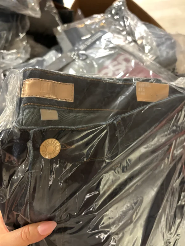 Wholesale Premium Like-New Apparel Pallet – 350 Pieces High-Value Clothing for Resellers - Image 16
